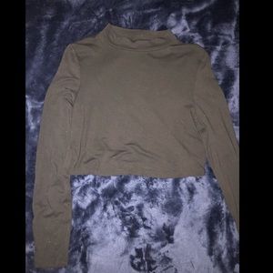 Long sleeve black crop top